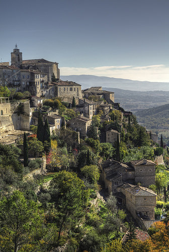 La cascade de maisons à Gordes by feelnoxx