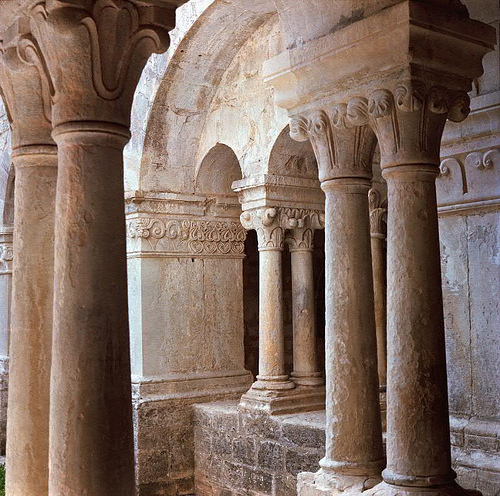 Abbaye Notre-Dame de Sénanque - Cloister par schoeband