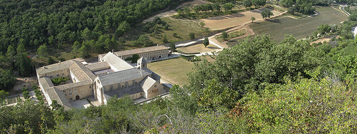 Vue sur l'abbaye de Sénanque par mistinguette18