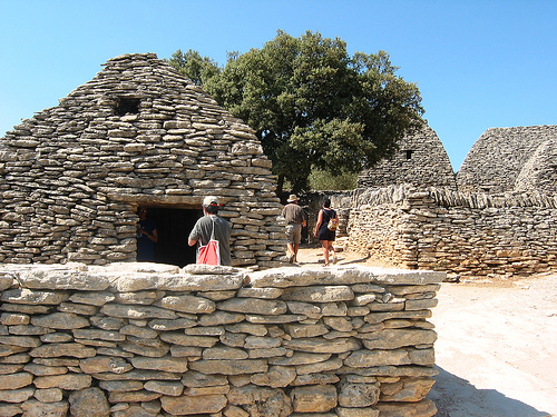 Cabanes gauloises - Village des Bories par paula moya