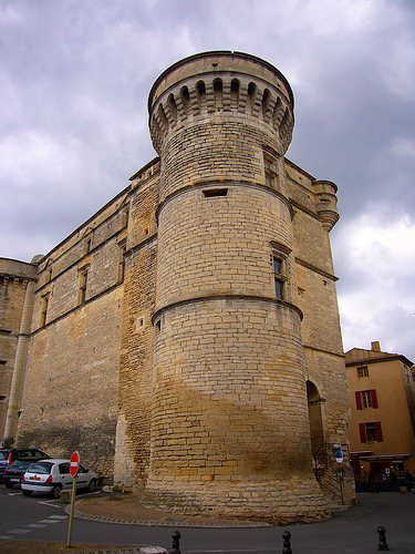 Tour du Château de Gordes by fgenoher