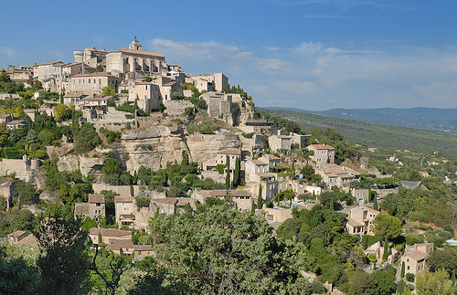 Arrivée magestieuse sur Gordes by pizzichiniclaudio