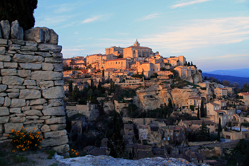 Gordes au coucher du soleil par Boccalupo