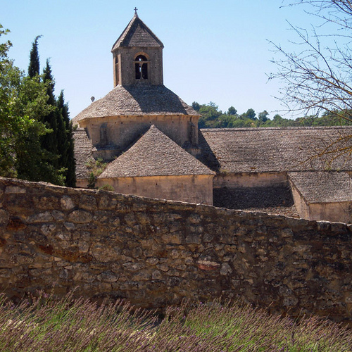 Le toit et clocher de l'Abbaye de Senanque par CouleurLavande.com