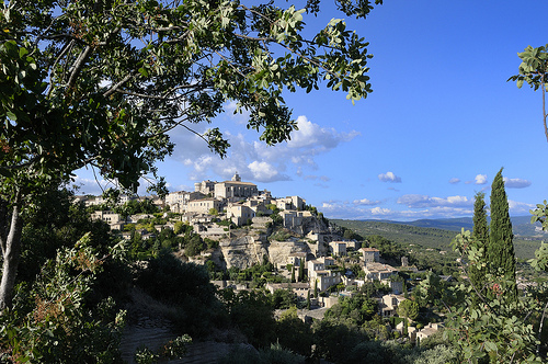 Provence - Gordes dans un cadre de verdure par Massimo Battesini