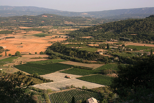 Vue sur la plaine depuis le village de Gordes by Pab2944