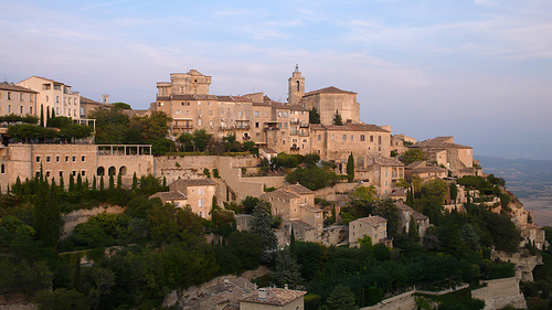 Gordes paysible au couché du soleil by lepustimidus