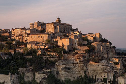 Gordes et ses maisons au coucher du soleil... by ScottHampton