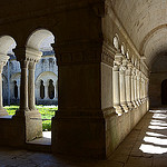 Le cloître de l'Abbaye de Sénanque par Titi92. - Gordes 84220 Vaucluse Provence France