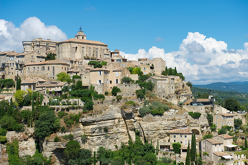 Arrivée sur le village de Gordes par Ann McLeod Images