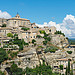 Arrivée sur le village de Gordes par Ann McLeod Images - Gordes 84220 Vaucluse Provence France