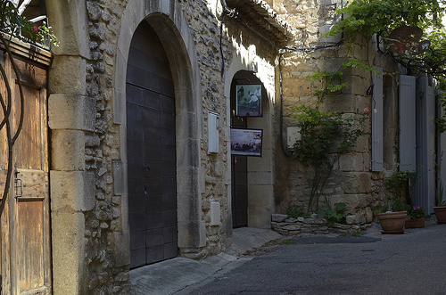 Provence - dans les rues de Goult by Massimo Battesini