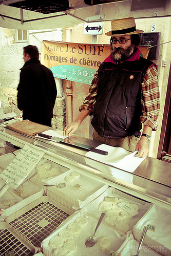 Le Vendeur du Fromage de Chèvre par claude.attard.bezzina