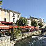 Les berges et cafés de L'Isle-sur-la-Sorgue par Massimo Battesini - L'Isle sur la Sorgue 84800 Vaucluse Provence France