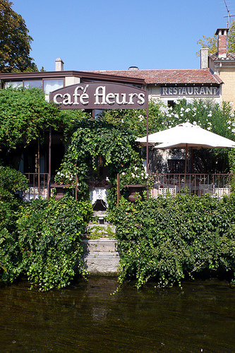 Cafe Fleurs Au Jardin d'Aubanel by lepustimidus