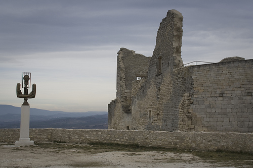 Ruines du Château du Marquis de Sade by cpqs