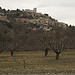 Lacoste accroché sur sa butte - Provence par cpqs - Lacoste 84480 Vaucluse Provence France
