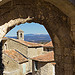 Les rues de Lacoste avec le Mont-ventoux en perspective par Gabi Monnier - Lacoste 84480 Vaucluse Provence France