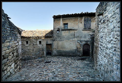 Ruelle 100% pierre à Lacoste par Gramgroum