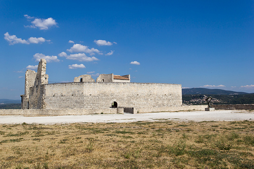 Château de Lacoste by spanishjohnny72