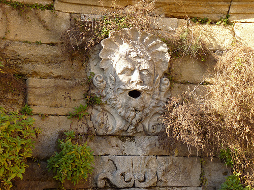 Ancienne fontaine de Lauris par Pierre MM