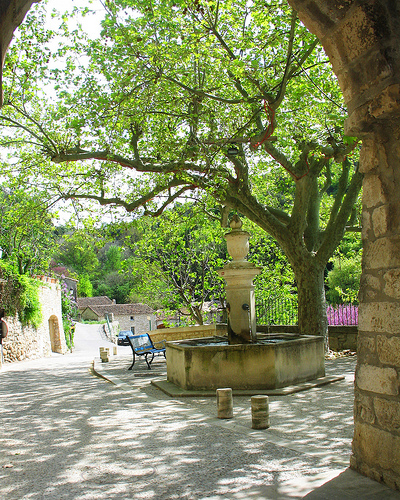 Place du village - Le Baucet by marvgl