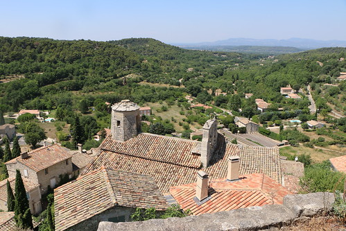 Les toits du village du Beaucet - vu depuis son Château by Gabriel Jaquemet