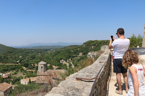 Une vue magnifique depuis le Château du Beaucet by Gabriel Jaquemet