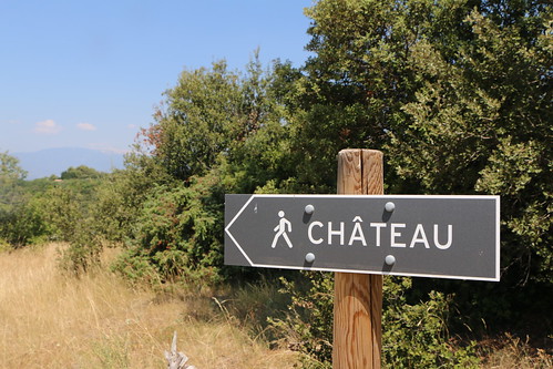 Chemin à pied vers le Château du Beaucet par Gabriel Jaquemet