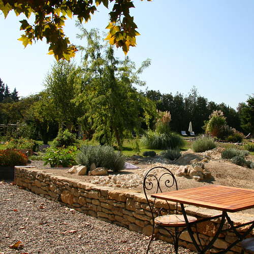 Couleur Lavande : Garrigue et lavandes côté jardin par CouleurLavande.com