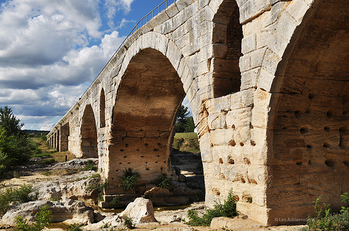 Pont Julien au coeur du Lubéron par Leo Ad