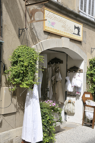 Les cousines des lilas - Lourmarin par Massimo Battesini