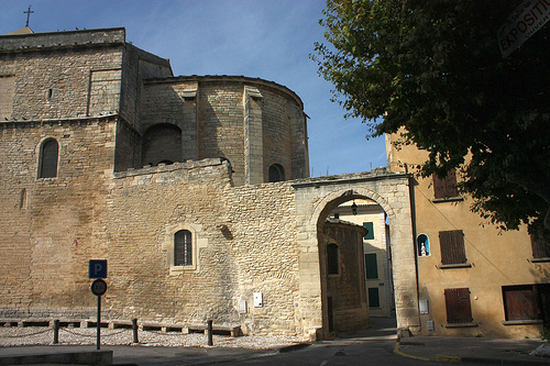 St-Pierre St-Michel fortified church in Malaucène par Sokleine