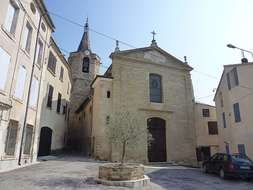 Place de l'église à Malemort-du-Comtat by gab113