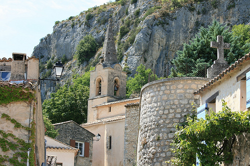 Clocher de Monieux by eric hubert bierset