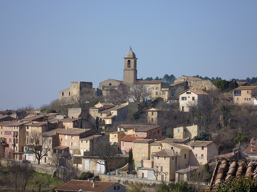 Village de Mormoiron et son clocher par gab113