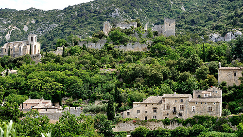 Village dans la nature : Oppède-le-vieux par franc/34