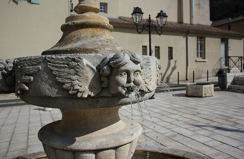 Fontaine d'anges à Orange by Cilions