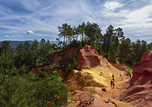 Le Sentier des Ocres : le chemin des couleurs à Roussillon by mary maa