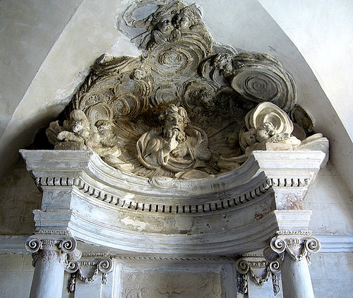 Intérieur d'une église à Roussillon by voyageur85