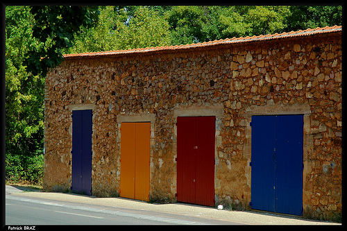 Batiment coloré à Rousillon par Patchok34