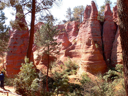 Фотографии: Roussillon - достопримечательности Русийона, Прованс, Франция. Что посмотреть в Русийоне. Окрестности Авиньона. Охристая тропа - Le Sentier des Ocres. Куда съездить из Авиньона, что обязательно стоит посмотреть в Провансе, самые красивые пейзажи Прованса, самые интересные места в провансе, недалеко от Марселя, от Экс ан Прованса, от Авиьона