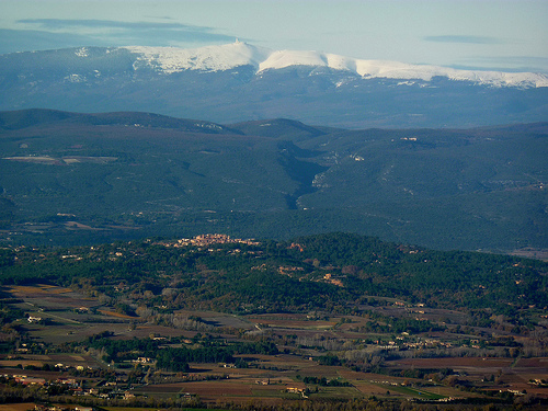 Vue sur roussillon, Vallée du Calavon, Monts de Vaucluse et Mont ventoux by Toño del Barrio