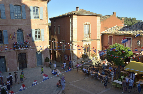 14 juillet... fête nationale sur la place ! par Massimo Battesini