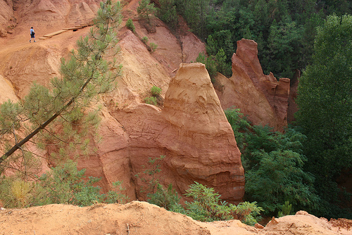 Roussillon et ses falaises ocres by Pab2944