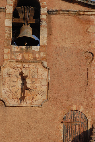 Horloge et cloche à Roussillon par Michel Seguret