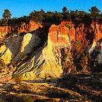 Le Colorado Provencal au couché de soleil par Stéphan Wierzejewski - Rustrel 84400 Vaucluse Provence France