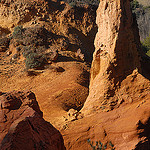 Cheminée ocre du Colorado provençal par Michel Seguret - Rustrel 84400 Vaucluse Provence France