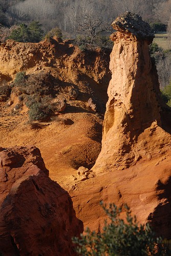 Cheminée ocre du Colorado provençal par Michel Seguret