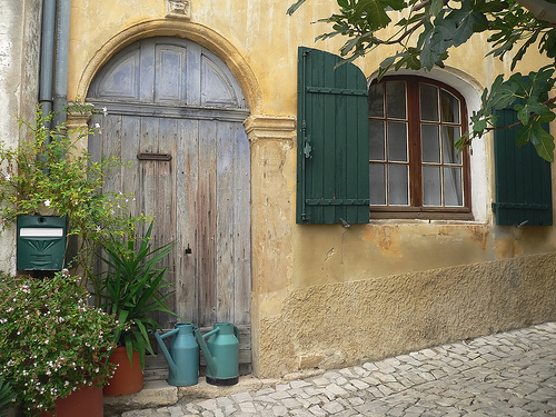 Village of Seguret : façade d'une maison par dalem